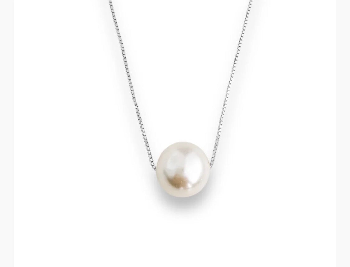 Shell Pearl Necklace